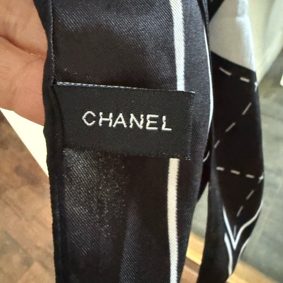 Black and White logo top - Picture 7 of 10